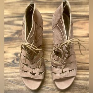 Stuart Weitzman Lace Up High Heel Women’s Size 9.5M Taupe Tan